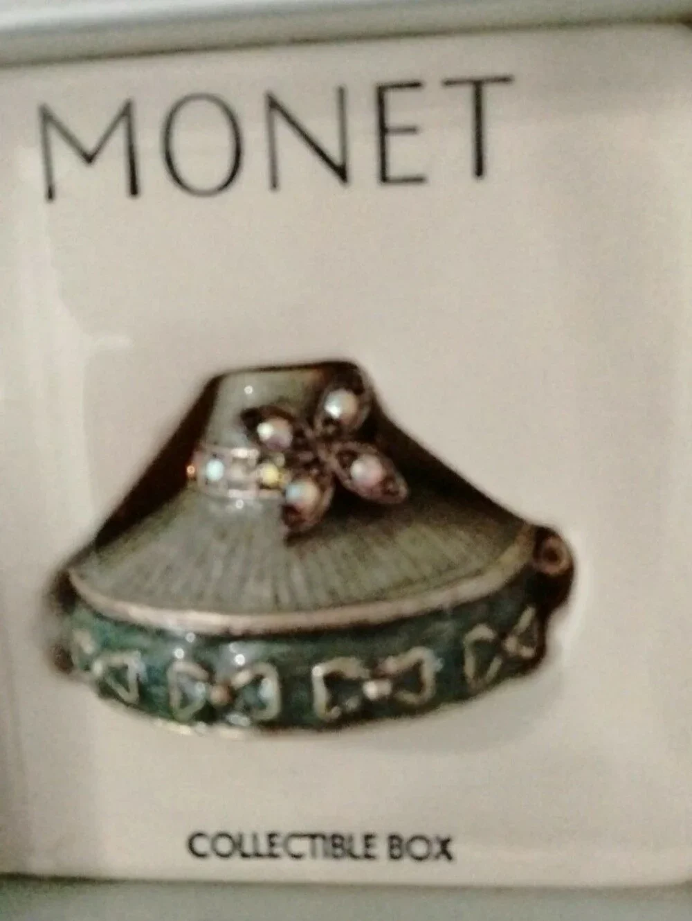 Monet greenish box never